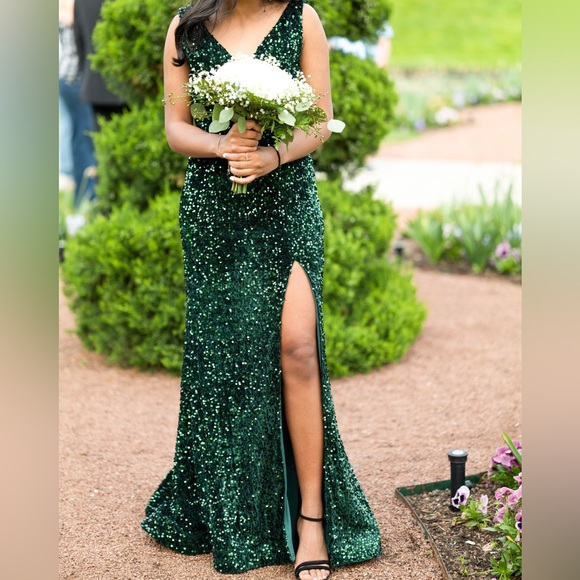 Faviana Dresses & Skirts - Faviana Hunter Green Prom Dress - Size 4